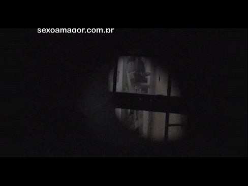 ❤️ Блонді таємно знімає на відео сусідський вуайерист, прихований за порожнистими цеглами ❤️❌ Секс на uk.chancel.top ❤